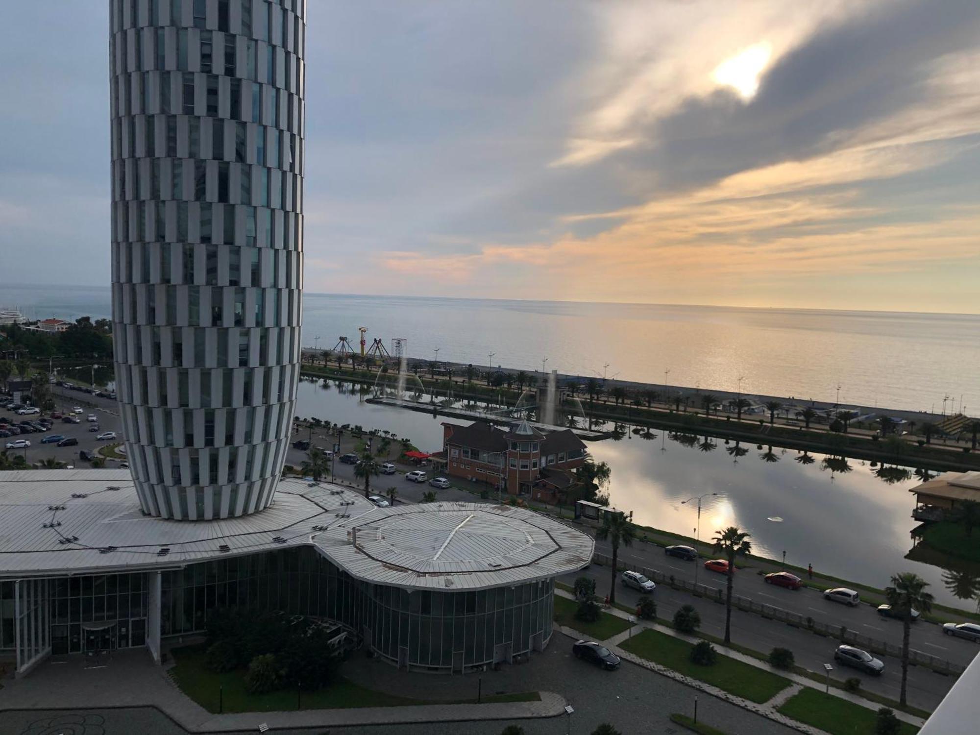 Black Sea VI Dari Apartments Батуми Экстерьер фото